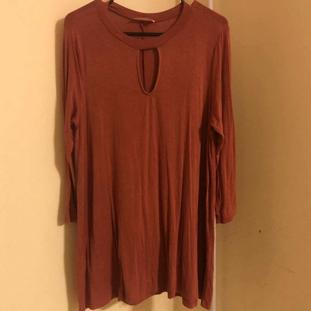 Blush dress with peep hole